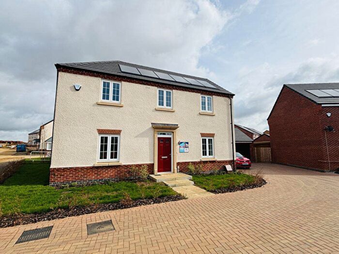 4 Bedroom House To Rent In Staunton Broadway, Grantham, NG31
