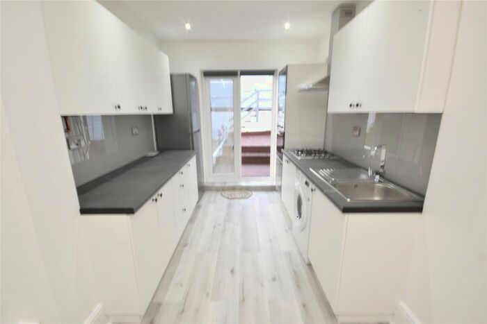 2 Bedroom Maisonette To Rent In Brighton Road, Purley, London, CR8