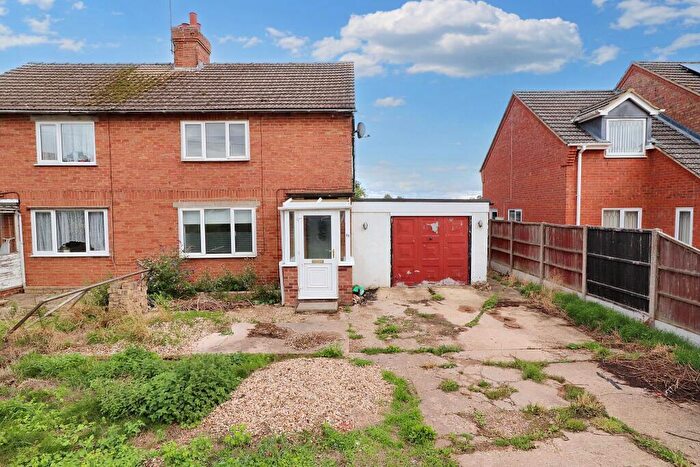2 Bedroom Semi Detached House For Sale In Six House Bank, West Pinchbeck, Spalding, Lincolnshire, PE11