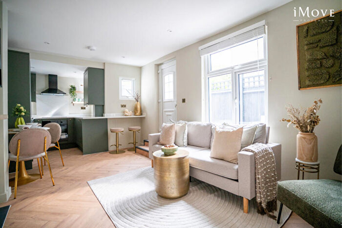 2 Bedroom Flat For Sale In Anerley Hill, London, SE19