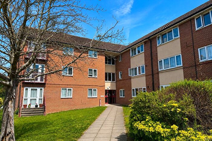 Studio For Sale In Mulgrave Way, Knaphill, Woking, Surrey, GU21