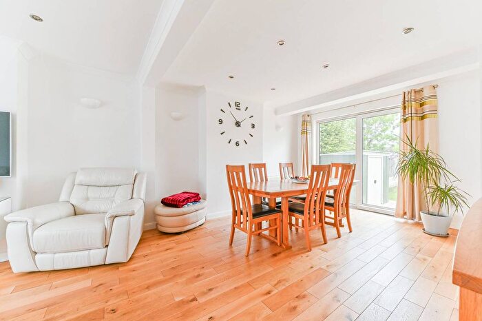 4 Bedroom Property For Sale In Chilmark Road, Streatham Vale, London, SW16