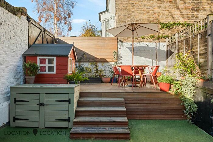 3 Bedroom End Of Terrace House For Sale In Brooke Road, London, N16