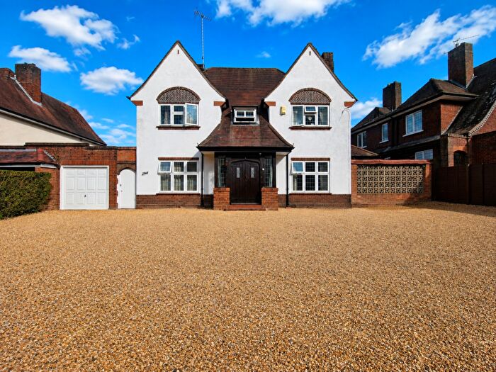 4 Bedroom Detached House For Sale In Old Bedford Road, Luton, Bedfordshire, LU2