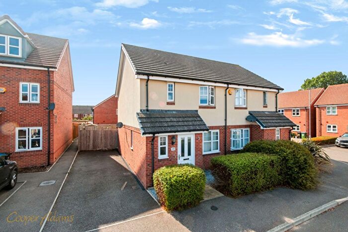3 Bedroom Semi-Detached House For Sale In Hinchliff Drive, Wick, BN17