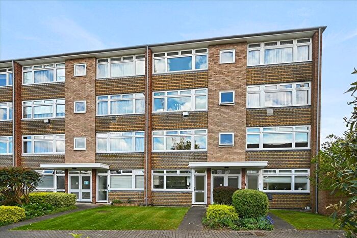 2 Bedroom Flat To Rent In Bury Meadows, Rickmansworth, WD3