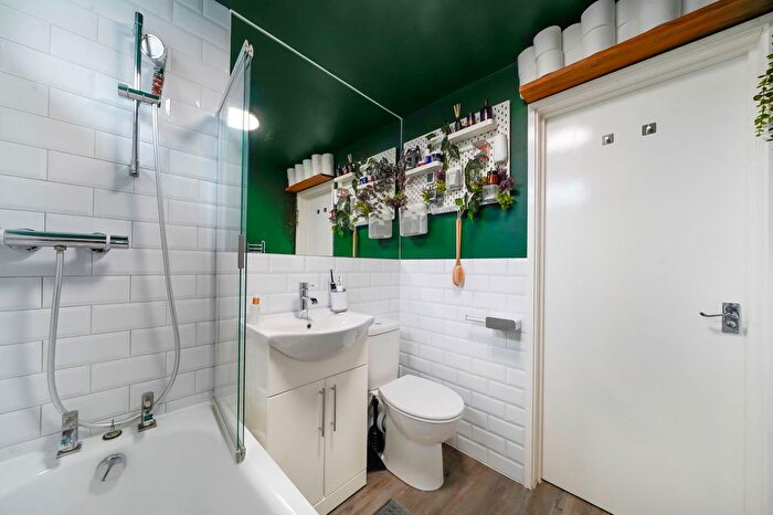 1 Bedroom Flat For Sale In Grangedale Close, Northwood, HA6