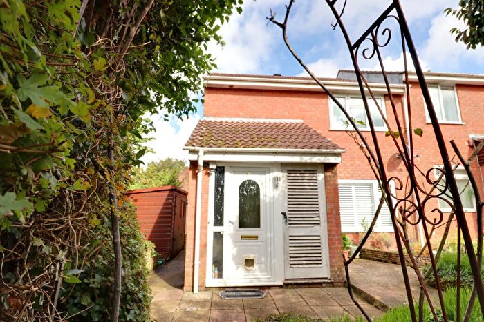 1 Bedroom Flat For Sale In Valley Park Drive, Clanfield, PO8