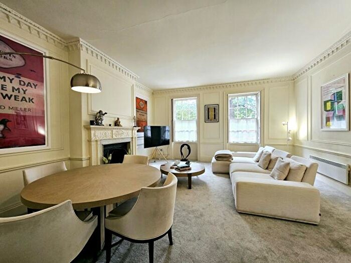 2 Bedroom Apartment To Rent In Park Square North Leeds, LS1