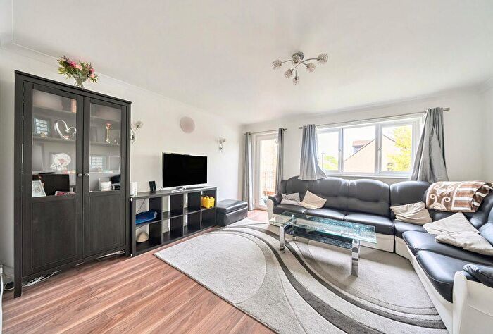 2 Bedroom Maisonette For Sale In Reynolds Close, London, SW19