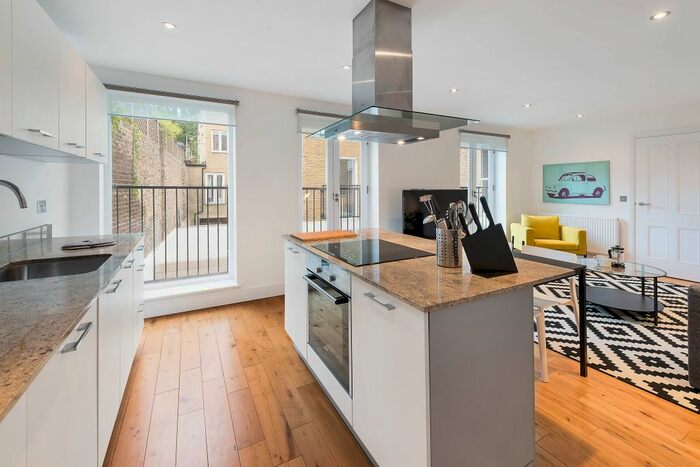 2 Bedroom Flat To Rent In Alderbrook Road, London, SW12