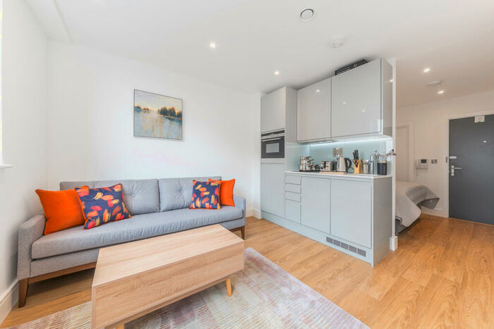 Apartment To Rent In Papermill House, South Street, Romford, RM1