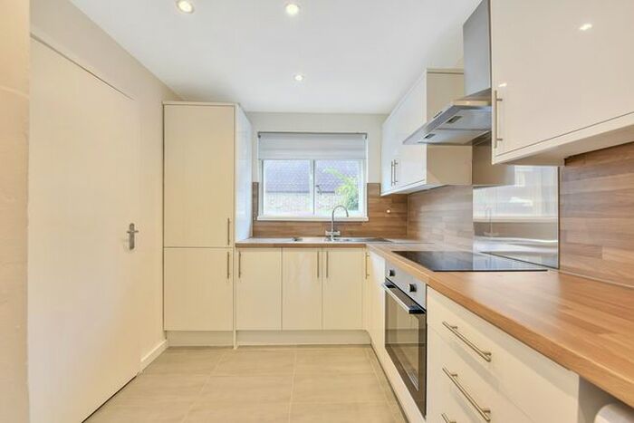 4 Bedroom Terraced House To Rent In Hobill Walk, Surbiton, Surrey, KT5