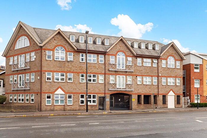 2 Bedroom Apartment To Rent In - Throwley Way, Sutton, Surrey, SM1
