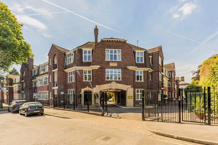 3 Bedroom Flat To Rent In Friars Lane, Richmond, TW9