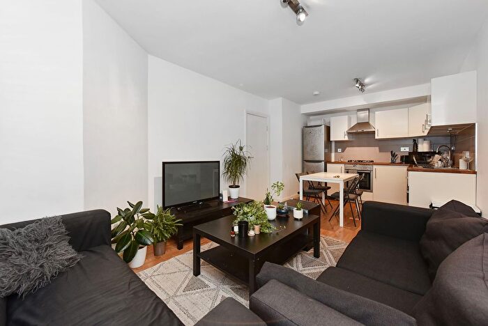 2 Bedroom Flat To Rent In Torriano Mews, Kentish Town., NW5