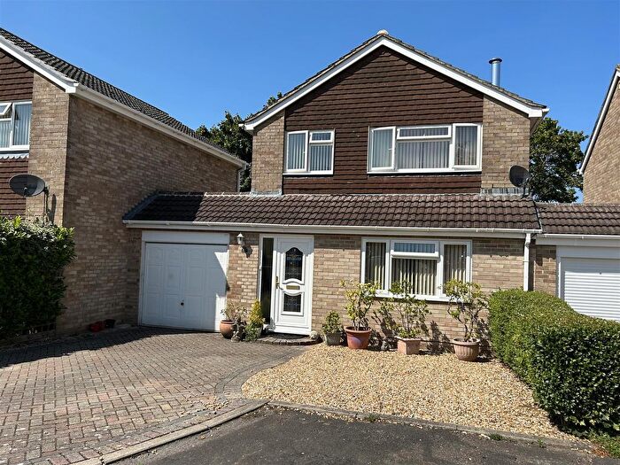 3 Bedroom Link Detached House To Rent In Magpie Close, Basingstoke, RG22