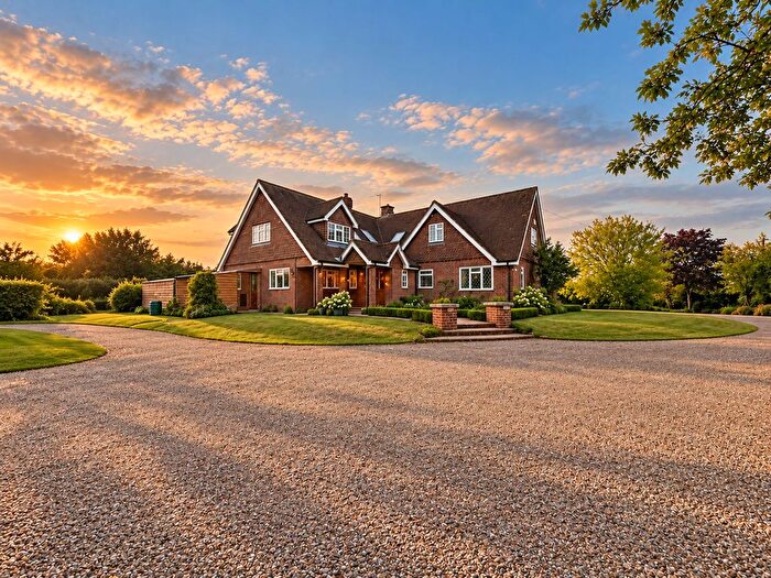 4 Bedroom Detached Bungalow To Rent In Daleham Lane, Splaynes Green, TN22