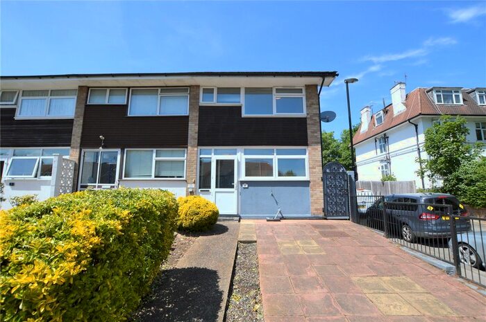 3 Bedroom Semi-Detached House To Rent In The Maltings, Whitehorse Lane, London, SE25