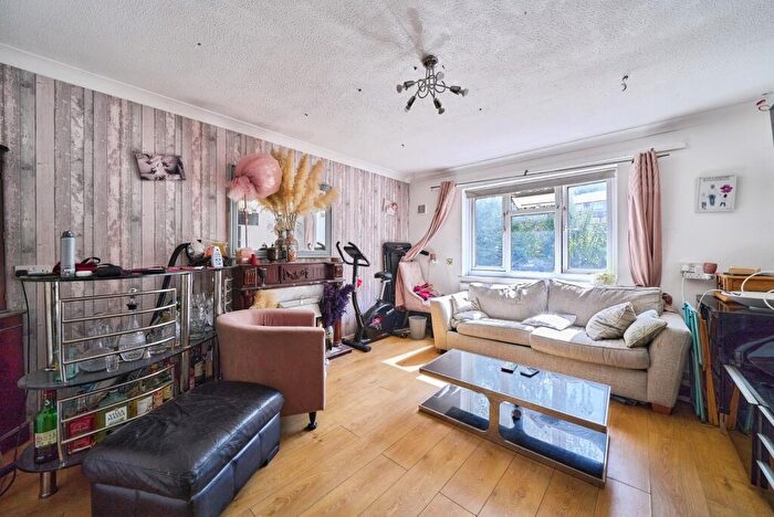1 Bedroom Flat For Sale In Ashton Road, London, London, E15