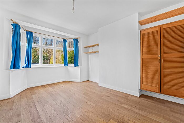 3 Bedroom Terraced House For Sale In Manor Gardens, London, W3
