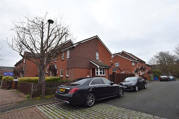 2 Bedroom End Of Terrace House To Rent In Lavender Road, London, SE16