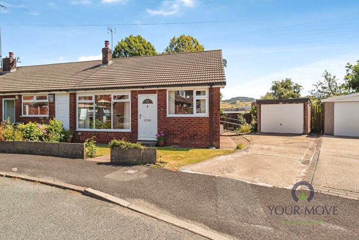 2 Bedroom Bungalow For Sale In Farrowdale Avenue, Shaw, Oldham, Greater Manchester, OL2