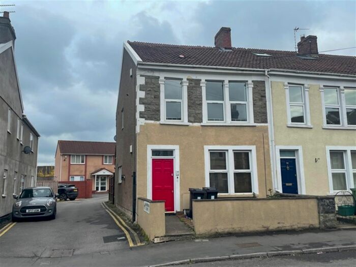 1 Bedroom Flat To Rent In North Street, Downend, Bristol, BS16