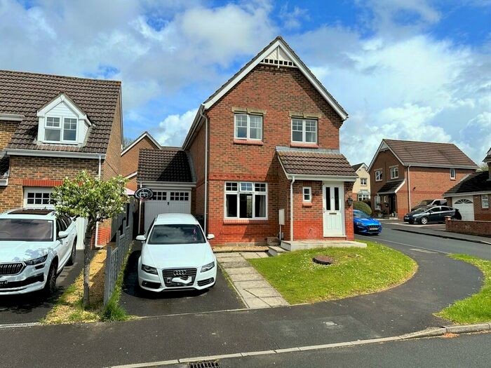 3 Bedroom Detached House To Rent In Garson Road, Abbey Meads, Swindon, SN25