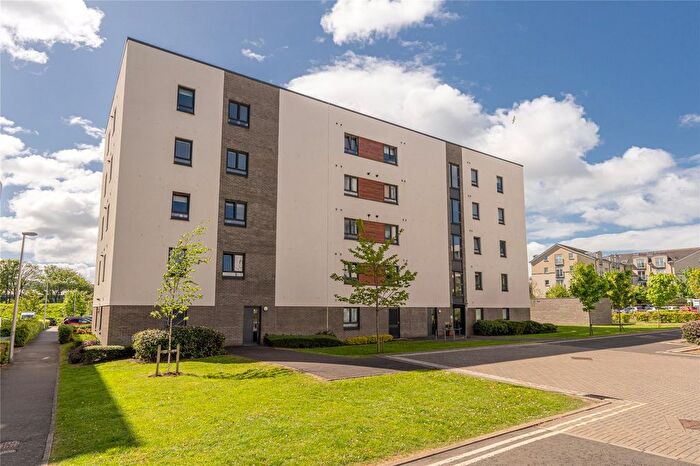3 Bedroom Flat For Sale In Arneil Drive, Edinburgh, EH5