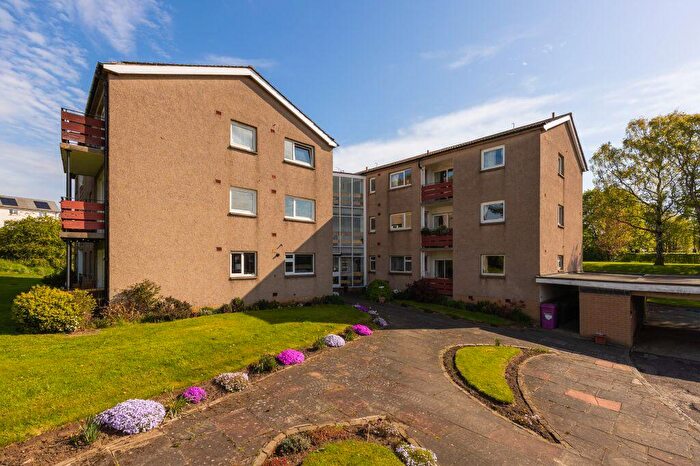 2 Bedroom Flat For Sale In / West Craigs Crescent, Edinburgh, EH12