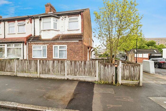 1 Bedroom Flat For Sale In Roman Road, East Ham, London, E6