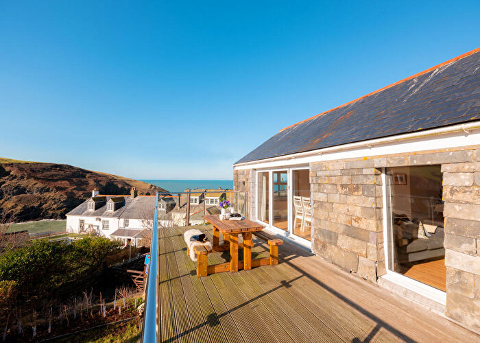 3 Bedroom House For Sale In Fore Street, PL29