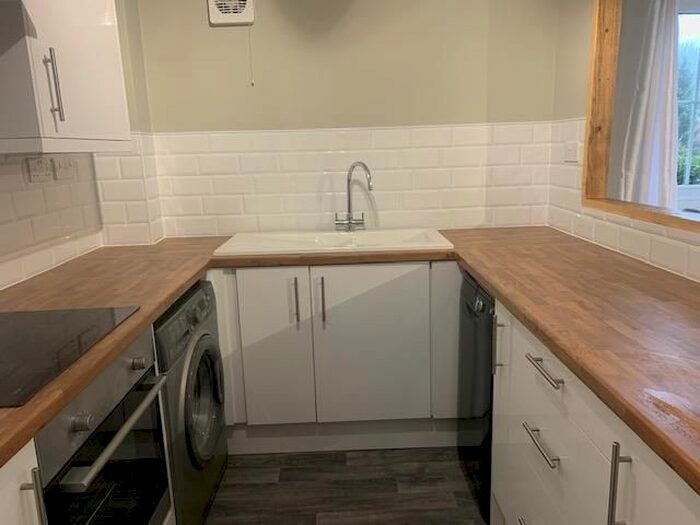 2 Bedroom Flat To Rent In Cory Place, Cardiff CF11
