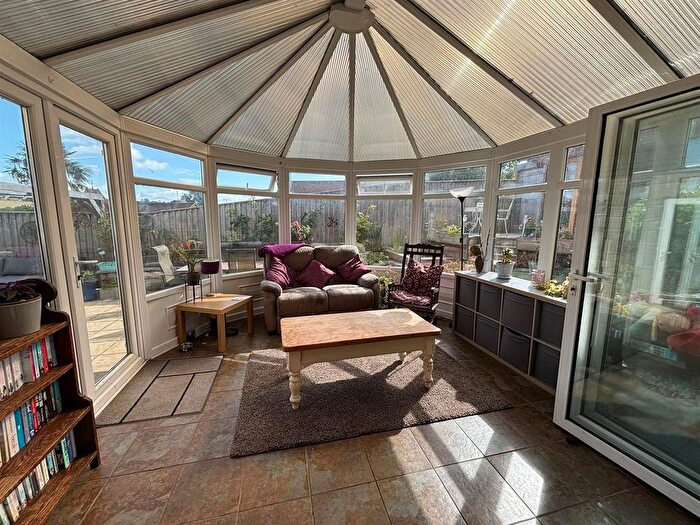 4 Bedroom Property For Sale In Ridgway, West Chinnock - Garden Office, TA18