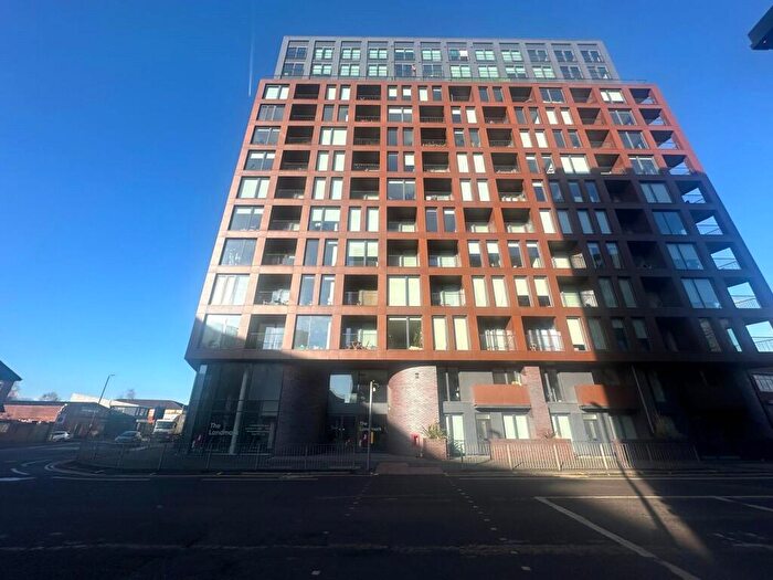 3 Bedroom Flat To Rent In The Landmark, Oldfield Road, Salford, Greater Manchester, M5