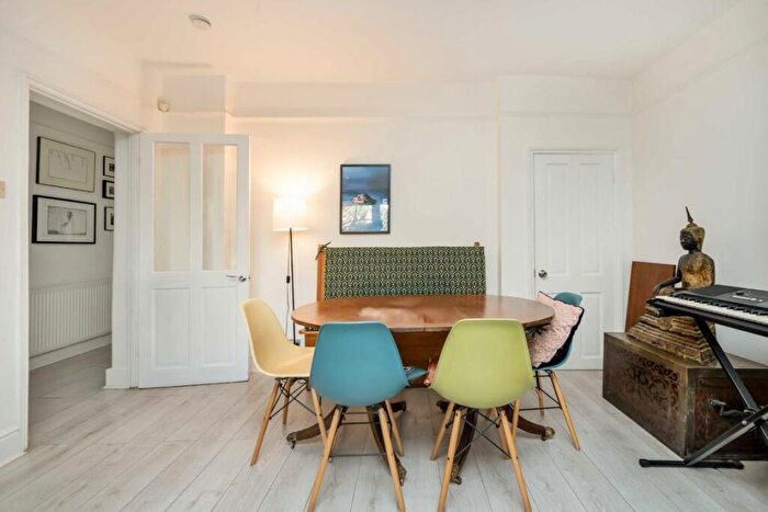 2 Bedroom Flat To Rent In Brondesbury Villas, Queens Park, NW6