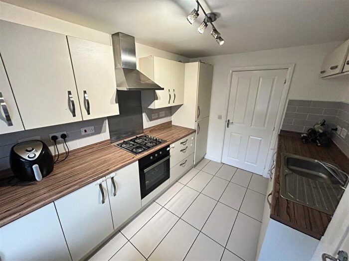 3 Bedroom End Of Terrace House For Sale In Narrowboat Lane, Northampton, NN4