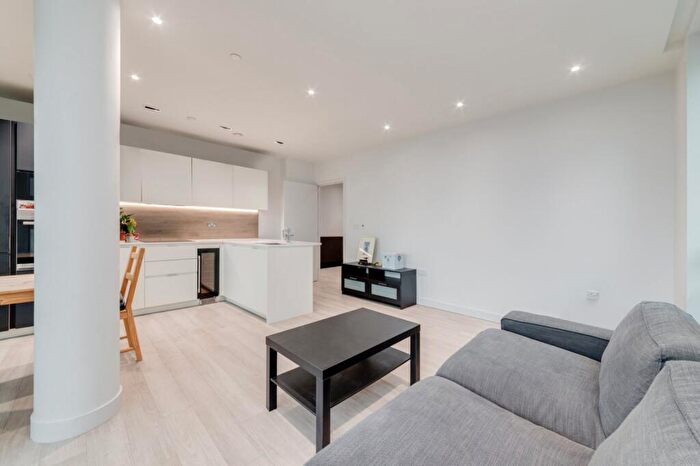 2 Bedroom Flat For Sale In The Parkhouse, Kayani Avenue, N4