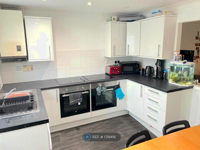 6 Bedroom Terraced House To Rent In Regency Place, Canterbury, CT1