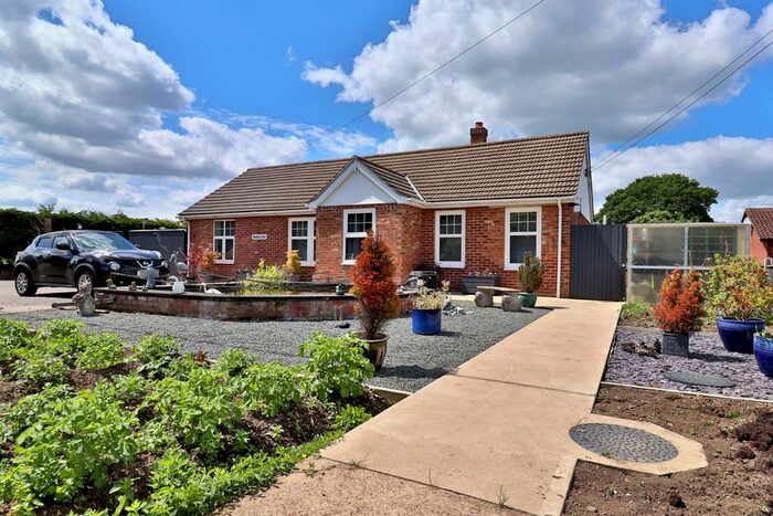 4 Bedroom Detached Bungalow For Sale In Ipswich Road, Long Stratton, Norwich, NR15