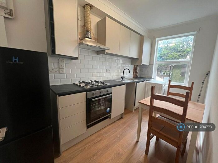 2 Bedroom Flat To Rent In West Hendon Broadway, London, NW9
