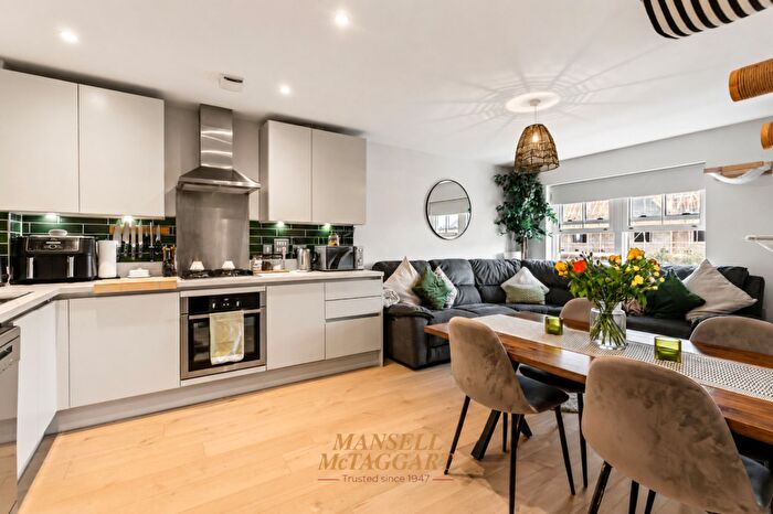 1 Bedroom Flat For Sale In Redwing House, Webber Street, RH6