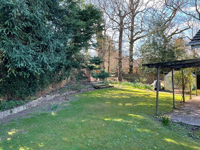 3 Bedroom Detached House For Sale In Roseneath Drive, Chiddingfold, GU8