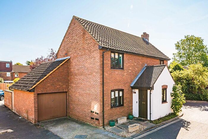 4 Bedroom Detached House For Sale In Partridge Road, Hampton, TW12