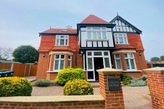 1 Bedroom Flat To Rent In Little Park Gardens, Enfield, EN2