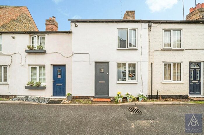2 Bedroom Terraced House For Sale In Mitre Street, Buckingham, Buckinghamshire, MK18