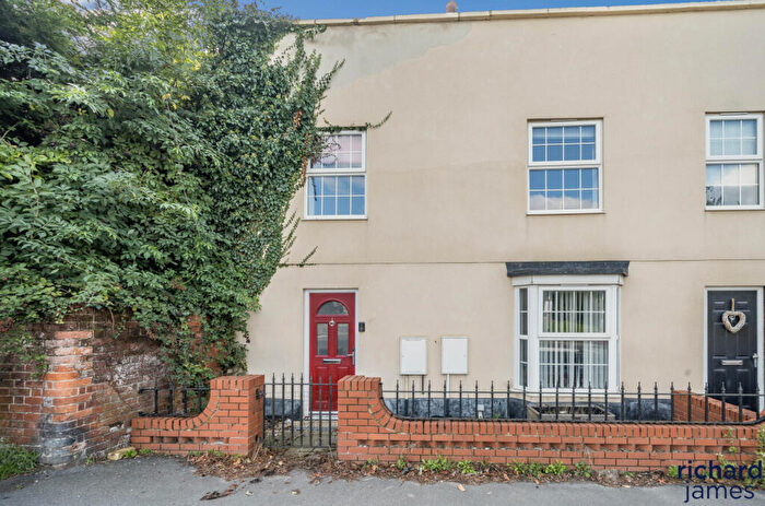 3 Bedroom Semi-Detached House For Sale In Station Road, Royal Wootton Bassett, Swindon, SN4