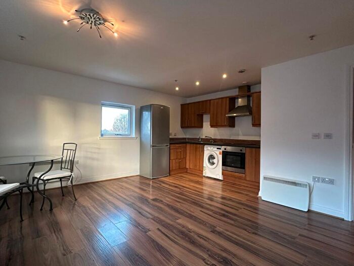 2 Bedroom Flat To Rent In Victoria Road, Pollockshields, Glasgow, G42