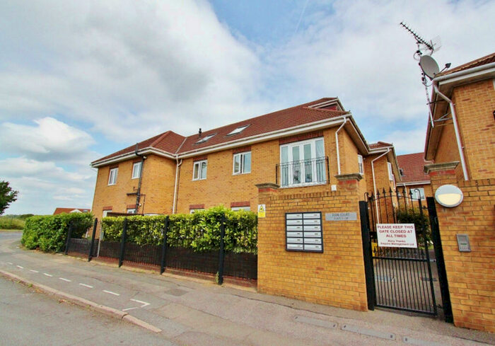 1 Bedroom Flat To Rent In Lodge Lane, Collier Row, RM5